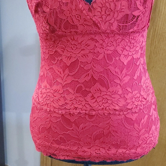 Guess lace halter top nwt stretch - Picture 3 of 7